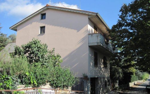 Villa unifamiliare 275 m² in vendita a Pontassieve – Buono stato